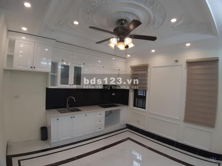 6 Bán nhà Sài Đồng, nhà mới, ô tô đỗ sát nách, ngõ thông.Nhỉnh 3 tỷ, 34M2 x 6T, MT 4,5M.