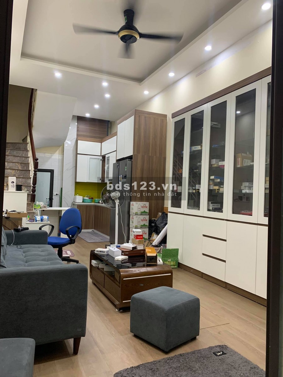 Bán nhà Đường Láng, Đống Đa, gần ngã tư Sở, dt 36m2, 5 tầng, giá 3.85 tỷ