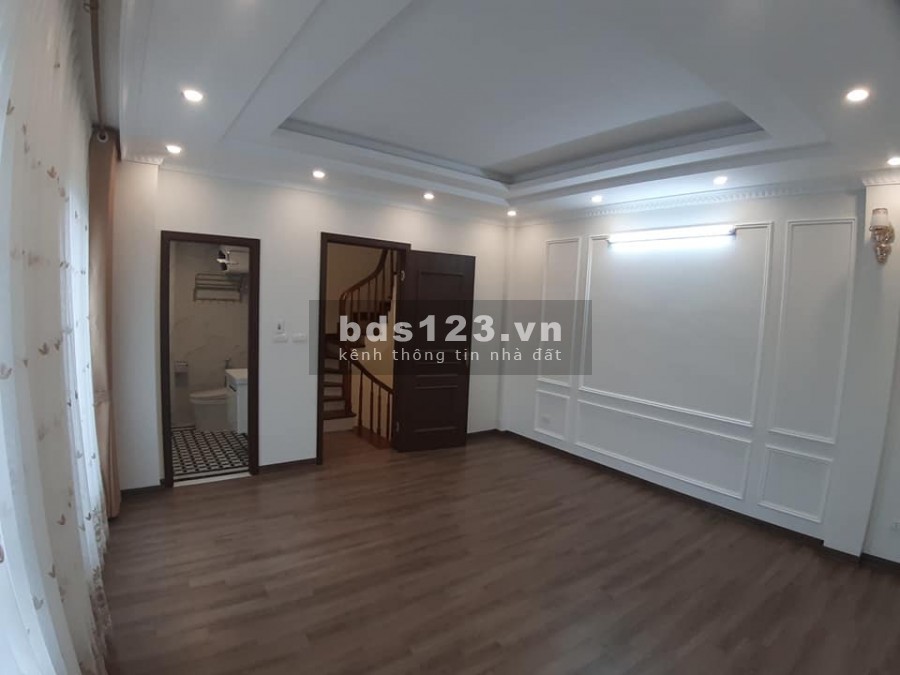 6 Bán nhà Sài Đồng, nhà mới, ô tô đỗ sát nách, ngõ thông.Nhỉnh 3 tỷ, 34M2 x 6T, MT 4,5M.