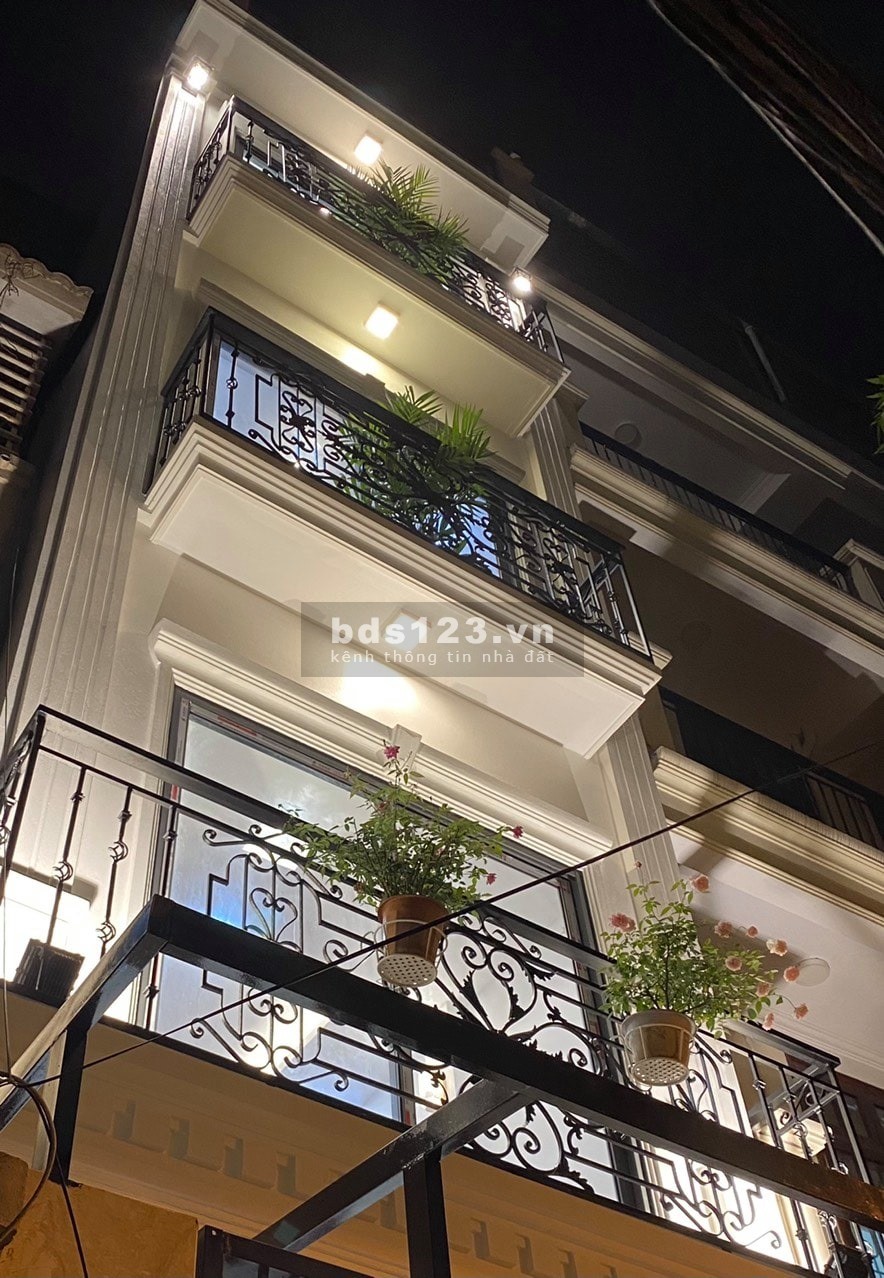 Cần tiền đầu tư bán gấp nhà xây mới 4 tầng tại xuân phương, vị trí cực đẹp gần đường 70, giá rẻ.