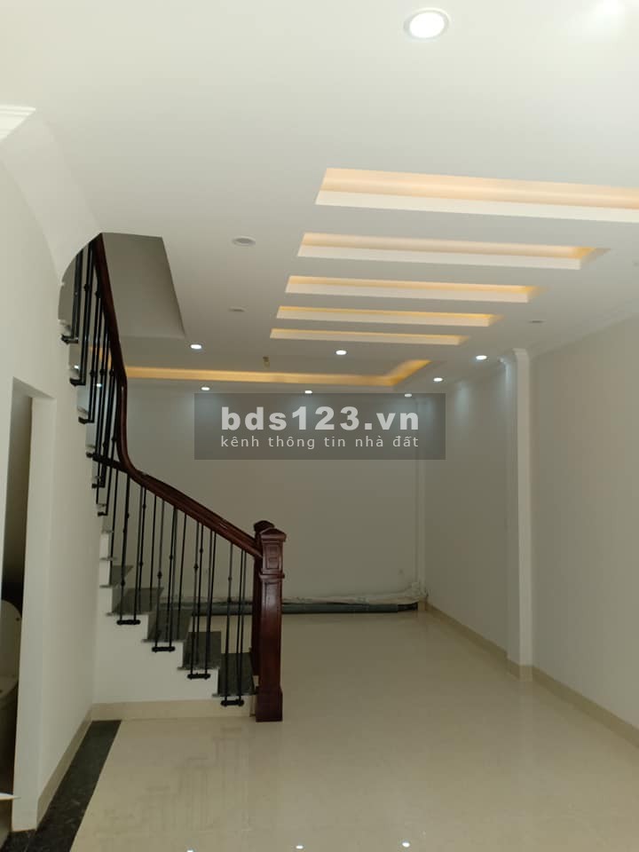 6 Bán nhà Sài Đồng, nhà mới, ô tô đỗ sát nách, ngõ thông.Nhỉnh 3 tỷ, 34M2 x 6T, MT 4,5M.