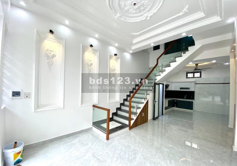 Bán siêu phẩm Trần Duy hưng, dt 65m2, 6 phòng ngủ, mt 4.2m, cách phố 20m, giá 7.2 tỷ