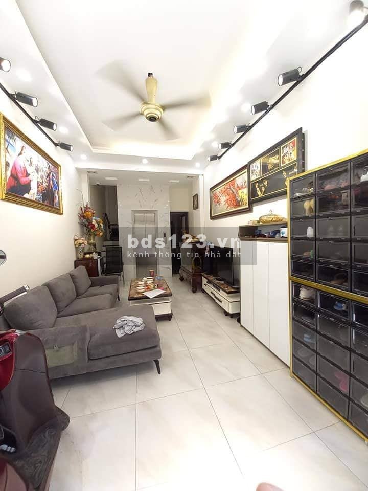 Cần bán nhà Nguyễn Hoàng, 36m2 x 6Tầng Thang máy. Ô tô đỗ tận cửa. Nở hậu. Giá 6.1 tỷ.