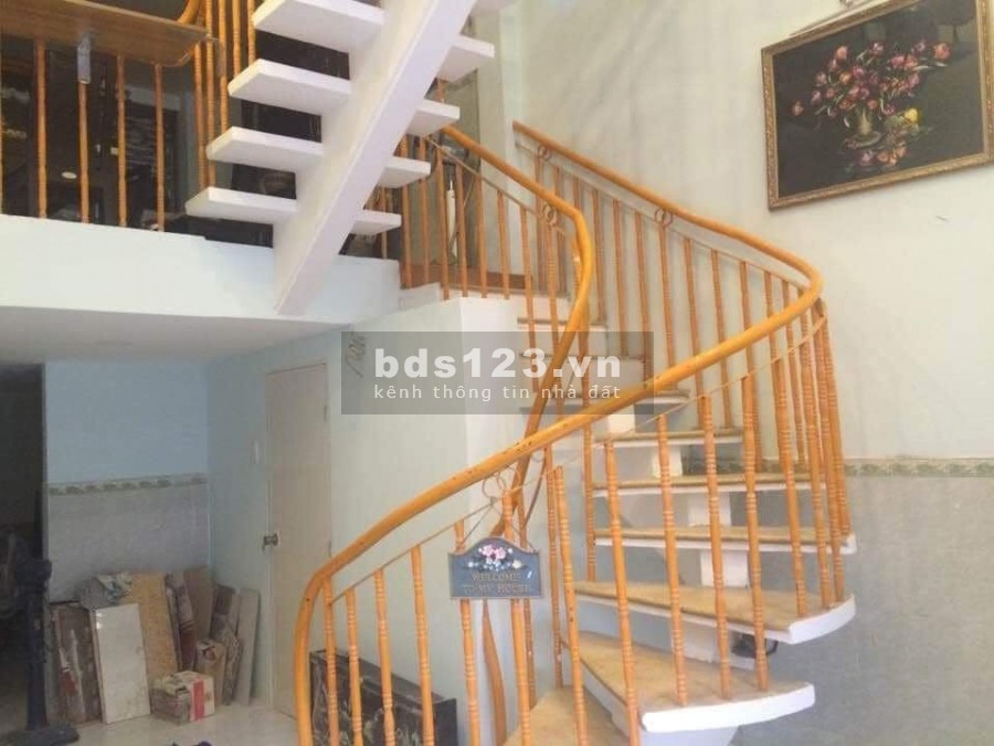 Nhà gần hẻm xe hơi Lạc Long Quân Tân Bình dt 37m2 (4.3x8.5) giá chỉ 4tỷ8