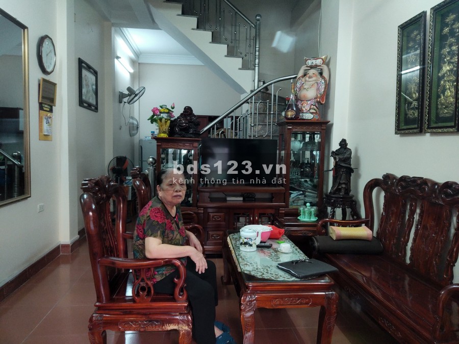 Bán gấp nhà 3 tầng Ngô Gia Tự ô tô đỗ cổng giá bán nguyên căn 2.75 tỷ