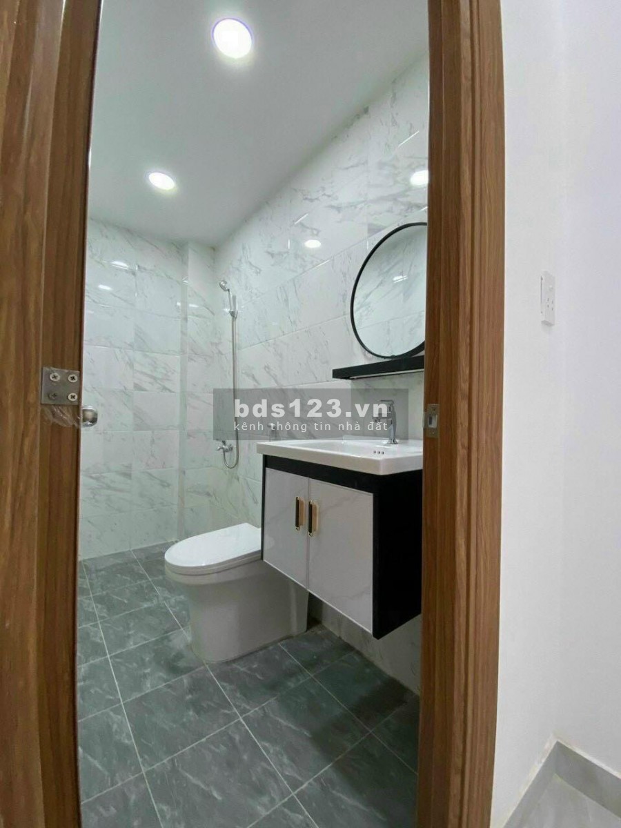 Nhà 3 lầu, hẻm xe hơi ngay bệnh viện quận 12, nhận nhà chỉ 2,9 tỷ