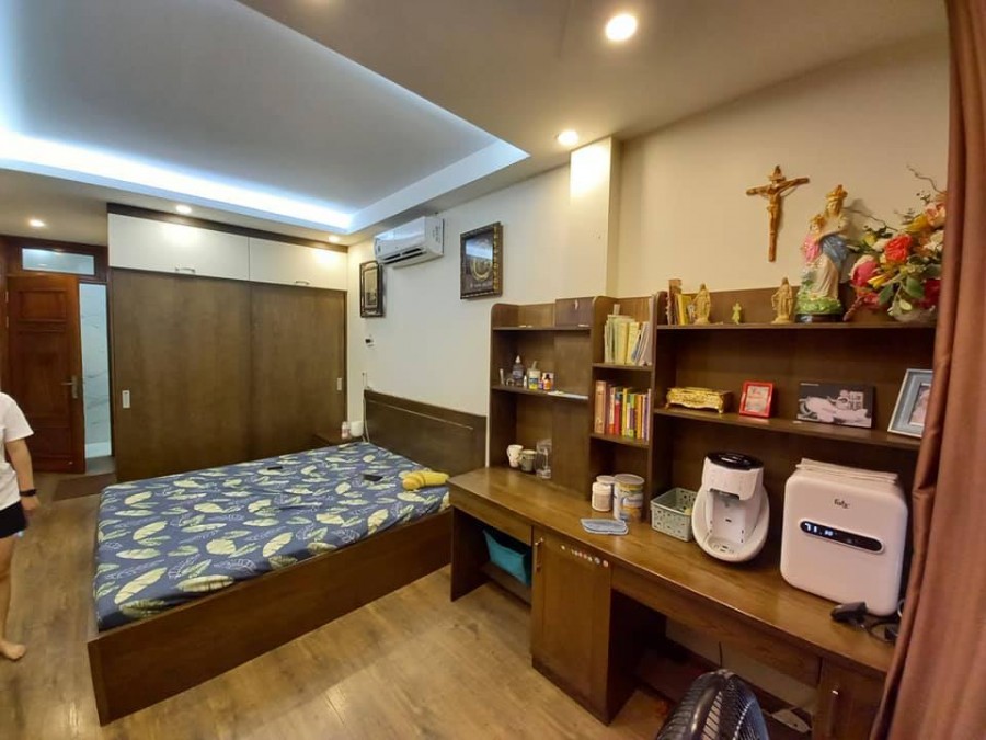Bán nhà Nguyễn Hoàng ô tô đỗ cửa. thang máy KD, tặng nội thất nhập khẩu, nhà xây tâm huyết.