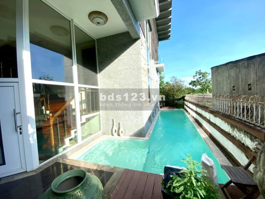 Biệt thự đại gia sân vườn bể bơi, góc 3 mặt thoáng, ô tô vào nhà, dt 365m2, 4 tầng mt 13,5m giá 23 tỷ