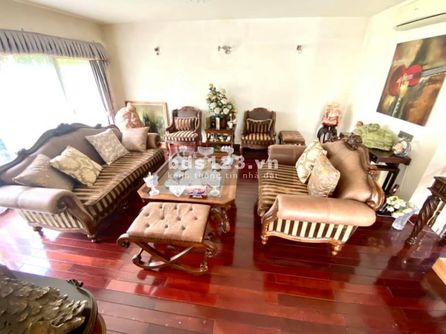 Biệt thự đại gia sân vườn bể bơi, góc 3 mặt thoáng, ô tô vào nhà, dt 365m2, 4 tầng mt 13,5m giá 23 tỷ