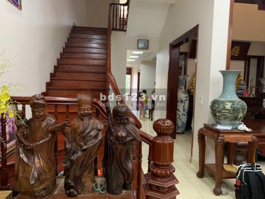 Bán nhà khu trung tâm Hải Tân, TP HD, 183.4m2, 4 tầng, mt 7m, tầng hầm, KD sầm uất