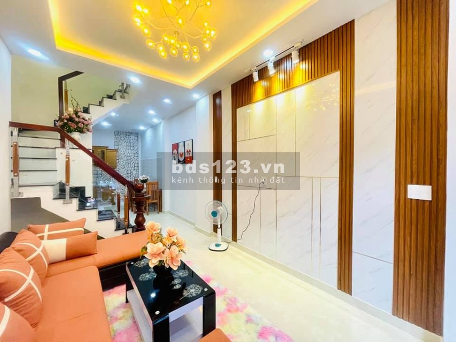 Bán nhà gần công viên làng hoa, dt 33m2, 3 lầu giá 3 tỉ xxx, thương lượng