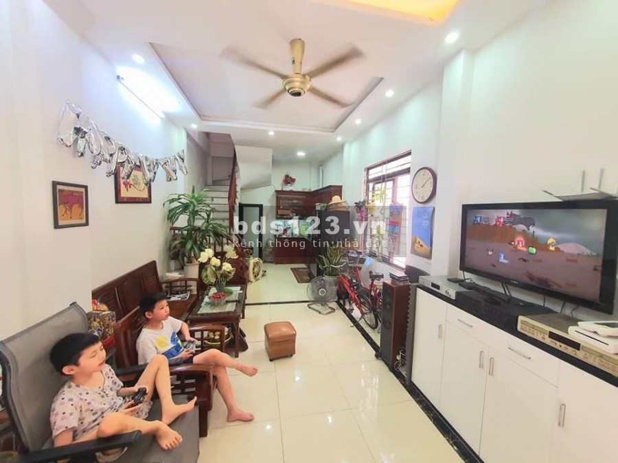 Bán gấp nhà Giáp Bát! Lô góc, gần phố, ba gác đua, nhà đẹp 43m2 nhỉnh 4 tỷ