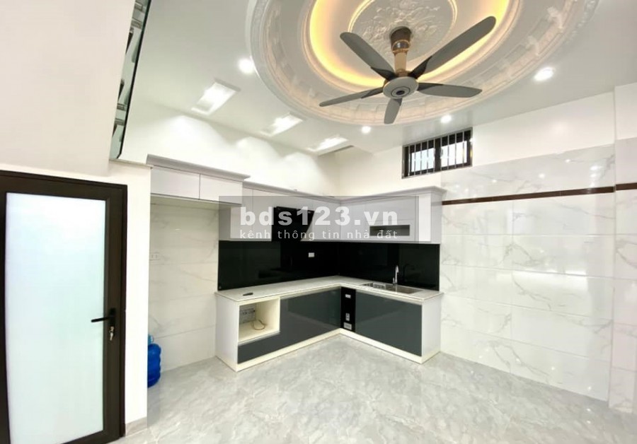 Bán siêu phẩm Trần Duy hưng, dt 65m2, 6 phòng ngủ, mt 4.2m, cách phố 20m, giá 7.2 tỷ