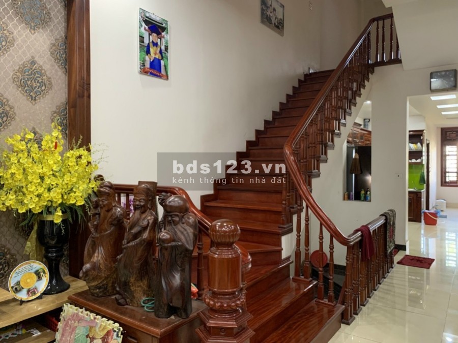 Bán nhà khu trung tâm Hải Tân, TP HD, 183.4m2, 4 tầng, mt 7m, tầng hầm, KD sầm uất