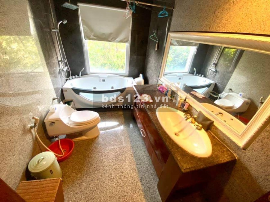 Siêu hiếm lô góc Nguyễn Văn Cừ, dtsd 362m2, mặt tiền 13.5m2, 4 tầng đúc