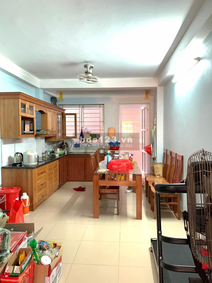 Nhà nguyên căn rộng 58m2, 3 tầng đúc kiên cố, nhà đẹp Hà Cầu, ô tô đỗ cửa