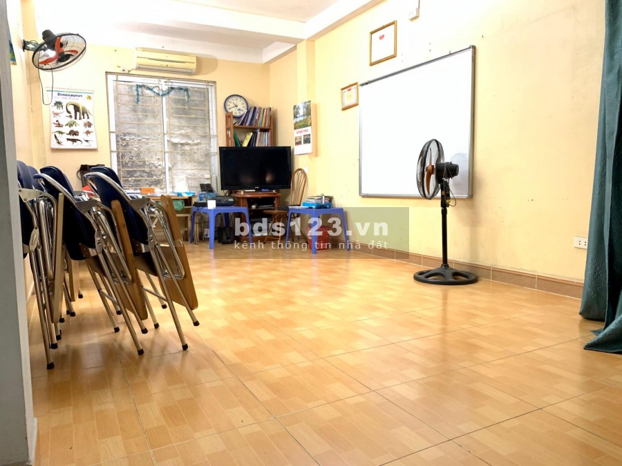 Nhà nguyên căn rộng 58m2, 3 tầng đúc kiên cố, nhà đẹp Hà Cầu, ô tô đỗ cửa