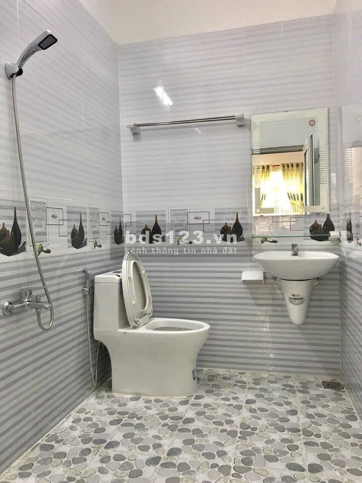 Bán gấp nhà 1 trệt 2 lầu sổ hồng, hẻm xe hơi vào tận nhà, dt 115m2