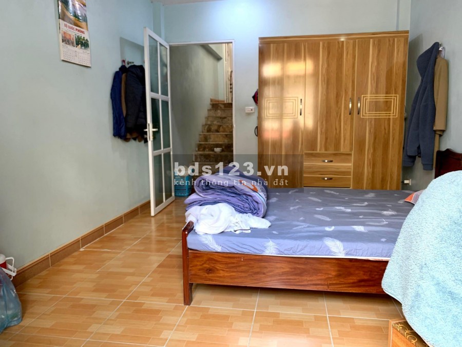 Nhà nguyên căn rộng 58m2, 3 tầng đúc kiên cố, nhà đẹp Hà Cầu, ô tô đỗ cửa
