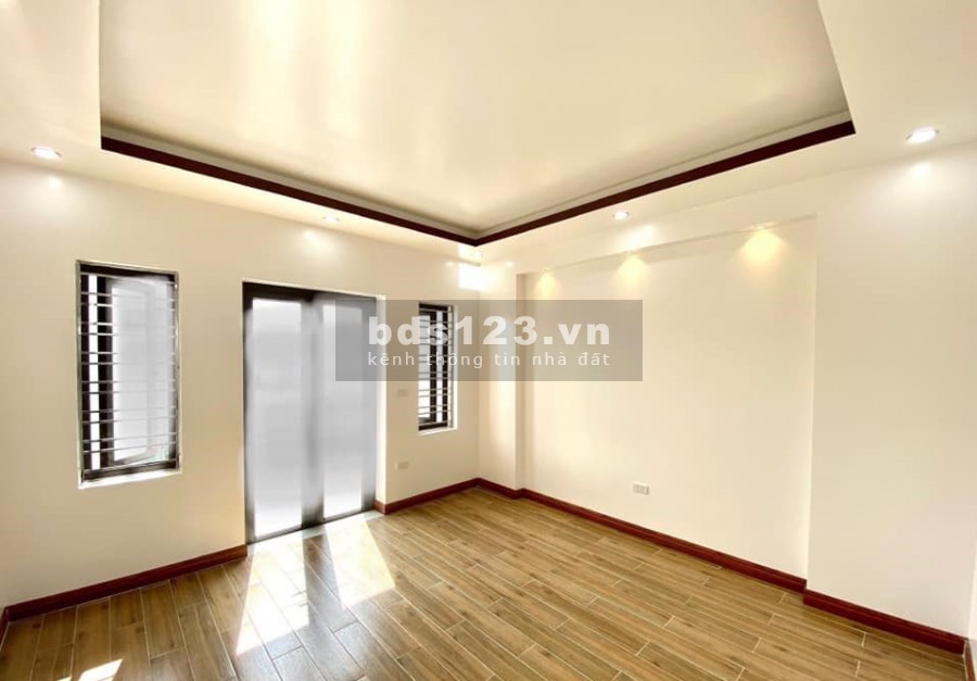 Bán siêu phẩm Trần Duy hưng, dt 65m2, 6 phòng ngủ, mt 4.2m, cách phố 20m, giá 7.2 tỷ