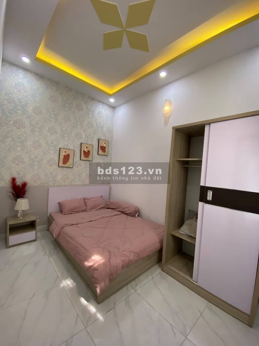 Bán gấp nhà 1 trệt 2 lầu sổ hồng, hẻm xe hơi vào tận nhà, dt 115m2