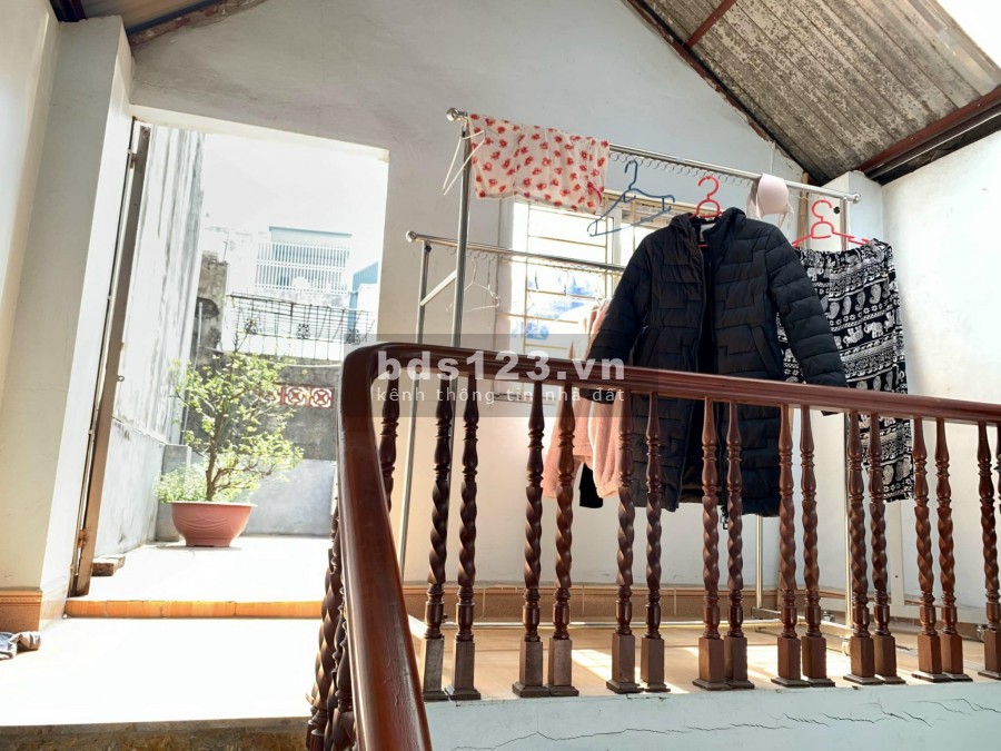 Nhà nguyên căn rộng 58m2, 3 tầng đúc kiên cố, nhà đẹp Hà Cầu, ô tô đỗ cửa