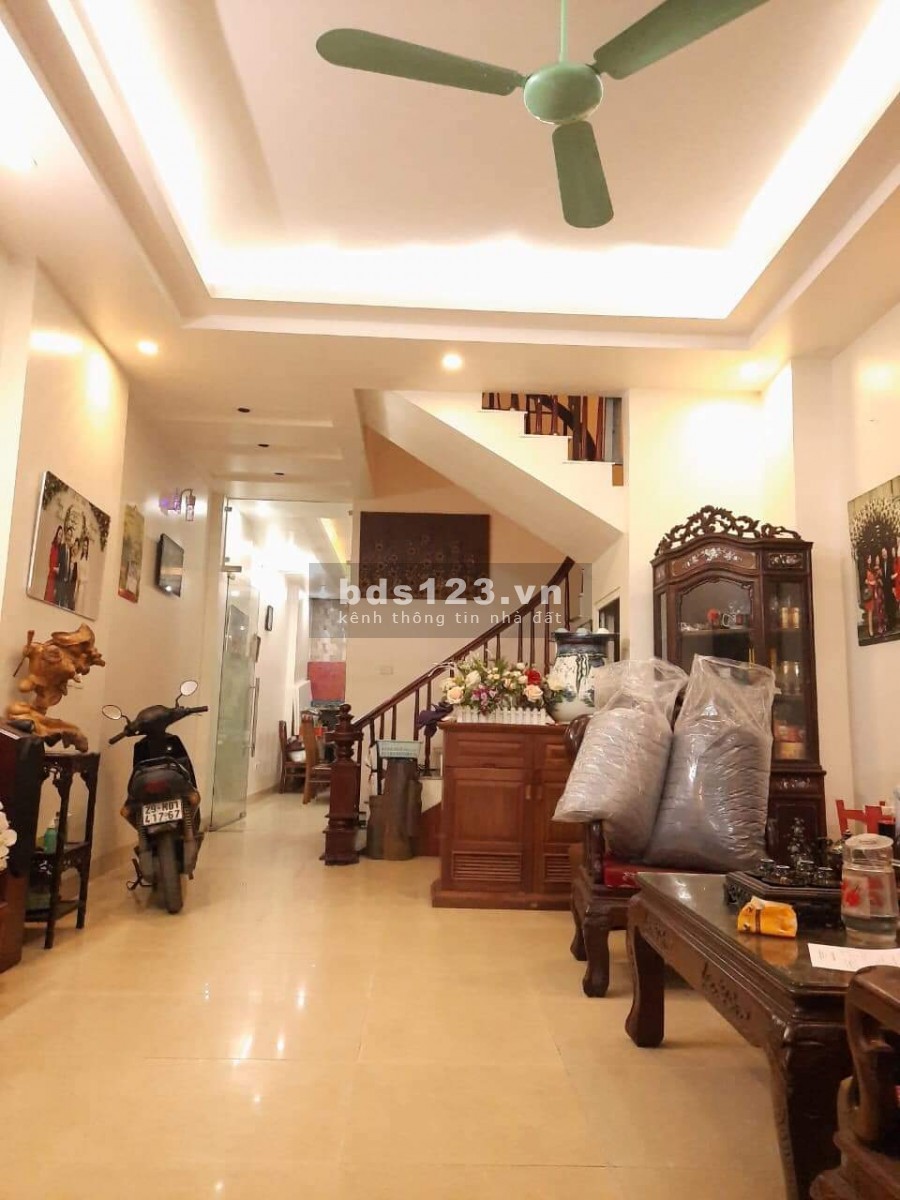 Âu Cơ, 78mX4.5mMT, Ngay chợ Tứ Liên. Kinh Doanh Sầm uất. Giá 7.8 tỷ.