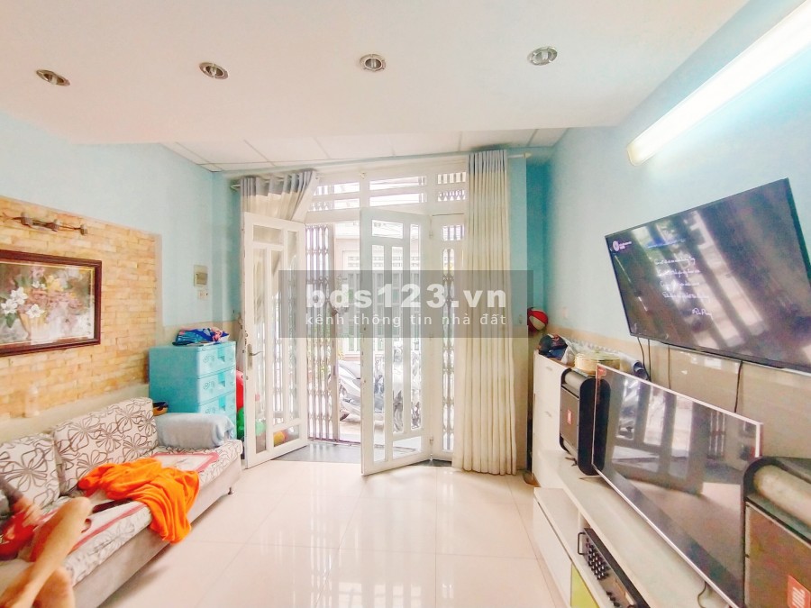 Hàng ngộp cần bán nguyên căn 46m2, 3 tầng đúc, dt 46m2, sát Aeon Mall lh 0886880910