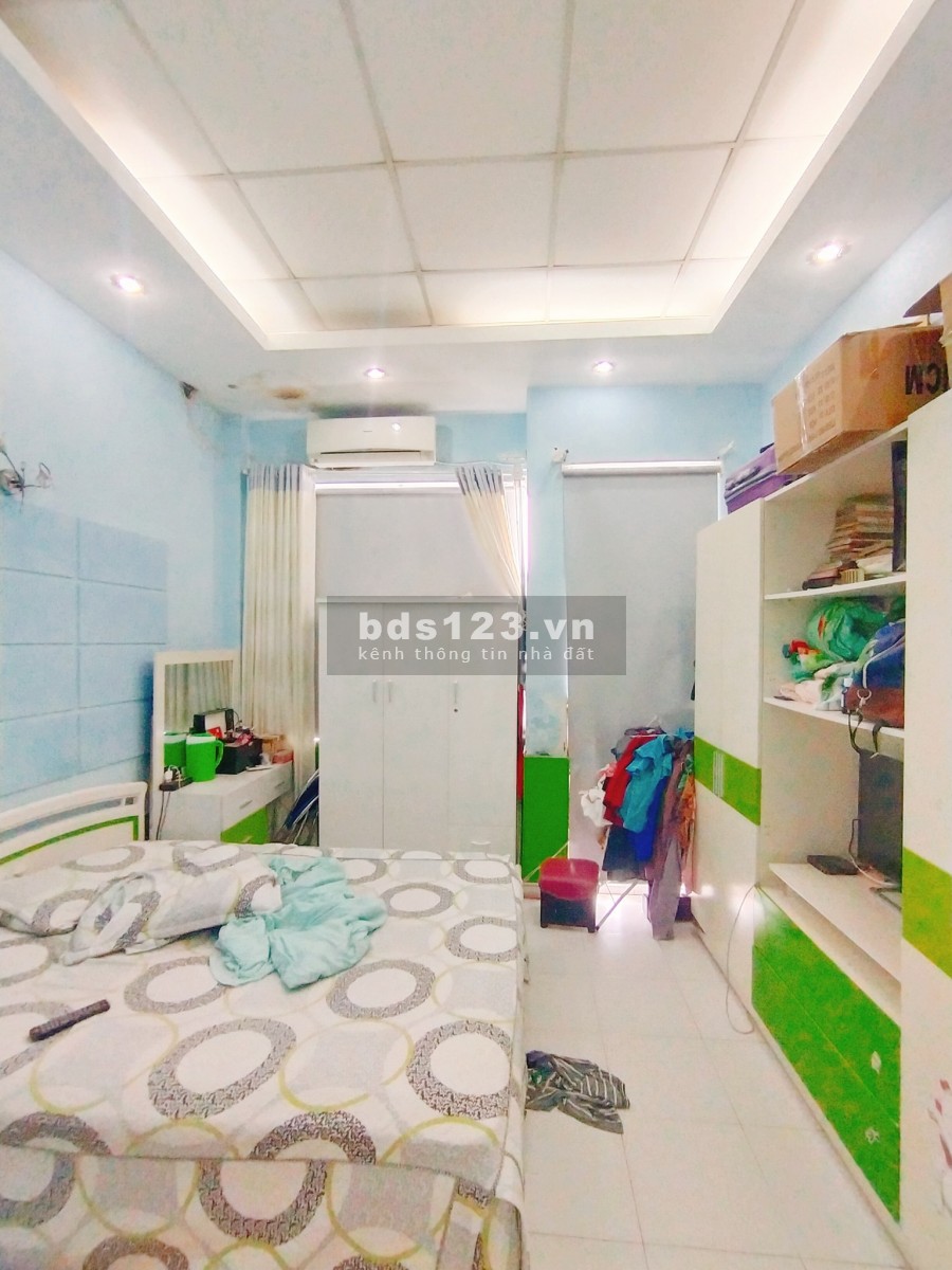 Hàng ngộp cần bán nguyên căn 46m2, 3 tầng đúc, dt 46m2, sát Aeon Mall lh 0886880910
