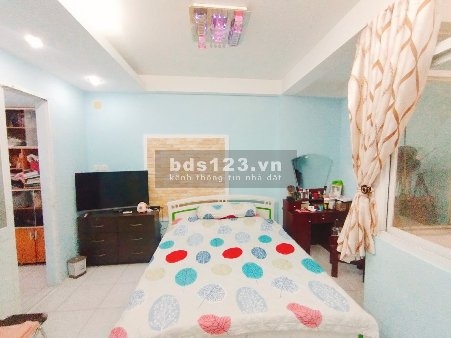Hàng ngộp cần bán nguyên căn 46m2, 3 tầng đúc, dt 46m2, sát Aeon Mall lh 0886880910