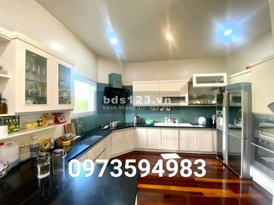 Siêu hiếm lô góc Nguyễn Văn Cừ, dtsd 362m2, mặt tiền 13.5m2, 4 tầng đúc
