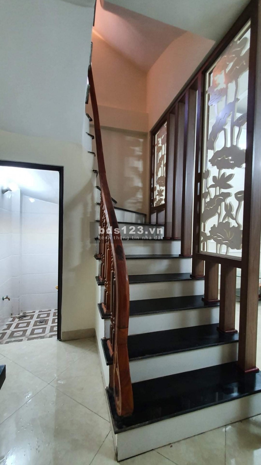 Bán nhà phố Trạm, Cổ Linh ngõ sạch văn minh, ô tô đổ cửa, dt 34m2, giá bán 2.7 tỷ