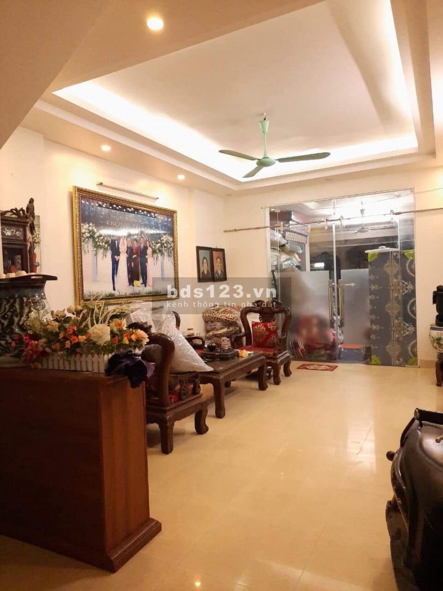 Âu Cơ, 78mX4.5mMT, Ngay chợ Tứ Liên. Kinh Doanh Sầm uất. Giá 7.8 tỷ.