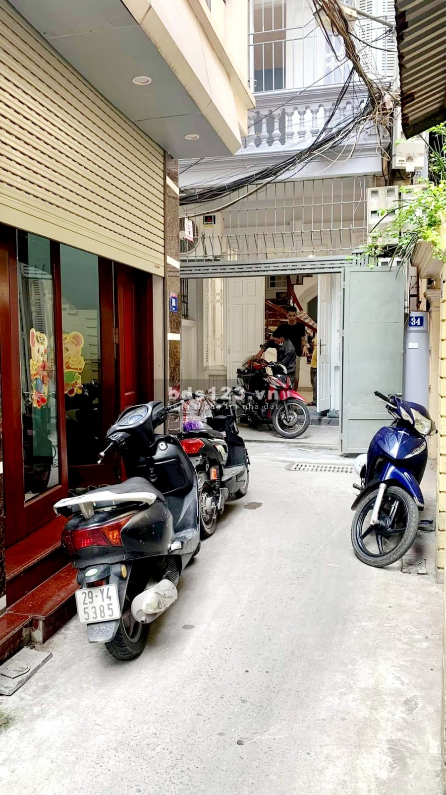 Bán gấp nhà dt 37m2 lô góc phố Giáp Bát. ngõ trước nhà 2.5m