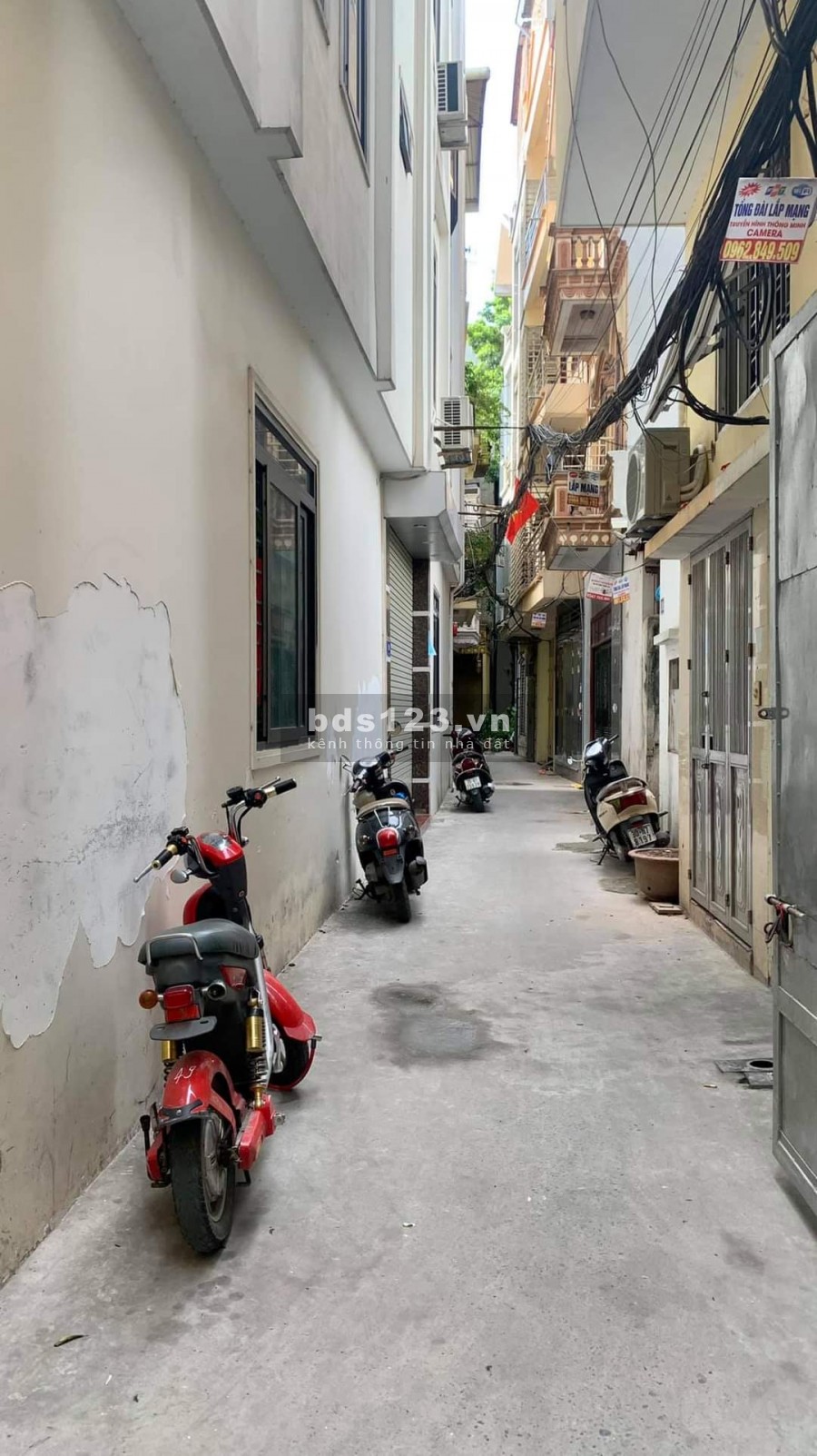 Bán gấp nhà dt 37m2 lô góc phố Giáp Bát. ngõ trước nhà 2.5m