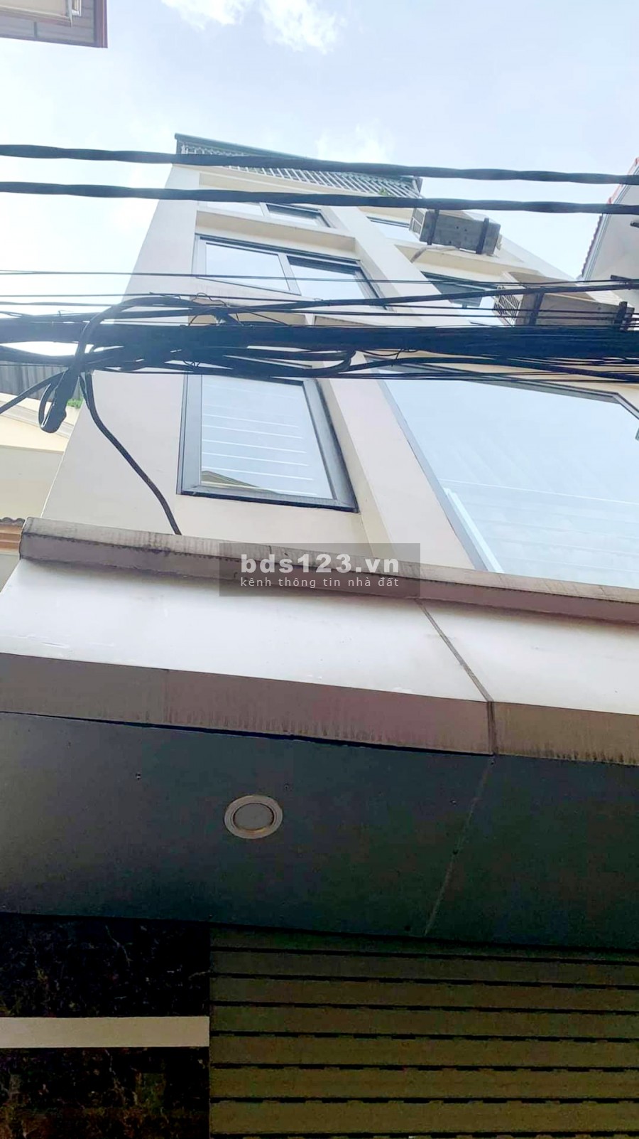 Bán gấp nhà dt 37m2 lô góc phố Giáp Bát. ngõ trước nhà 2.5m