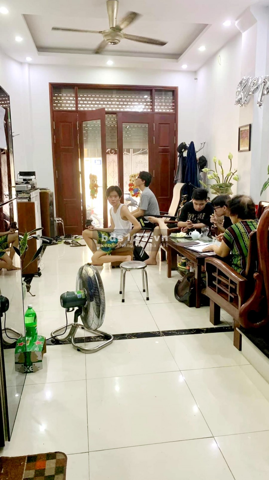 Bán gấp nhà dt 37m2 lô góc phố Giáp Bát. ngõ trước nhà 2.5m