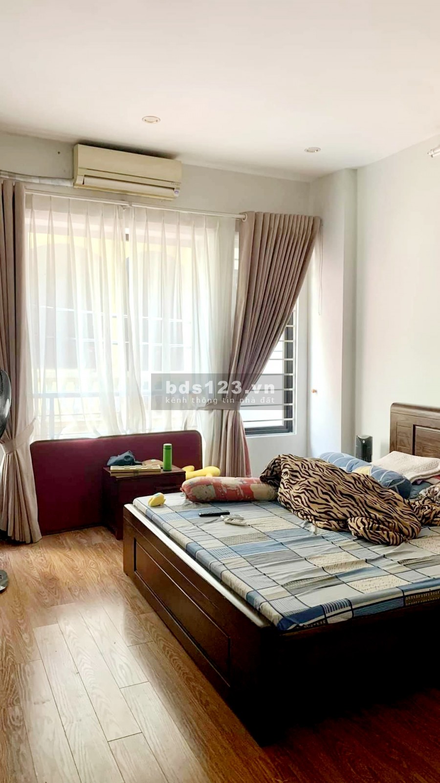 Bán gấp nhà dt 37m2 lô góc phố Giáp Bát. ngõ trước nhà 2.5m