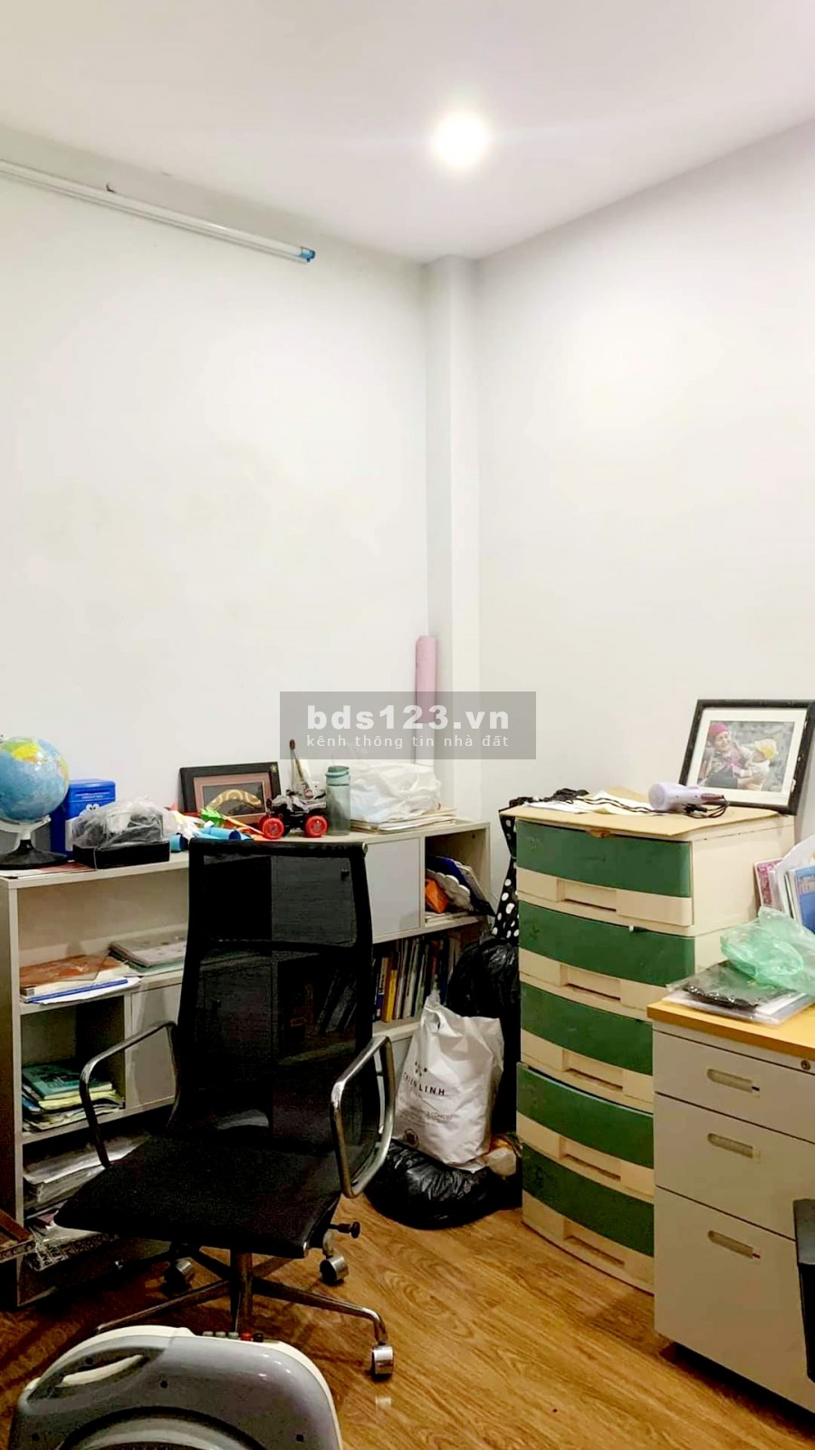 Bán gấp nhà dt 37m2 lô góc phố Giáp Bát. ngõ trước nhà 2.5m
