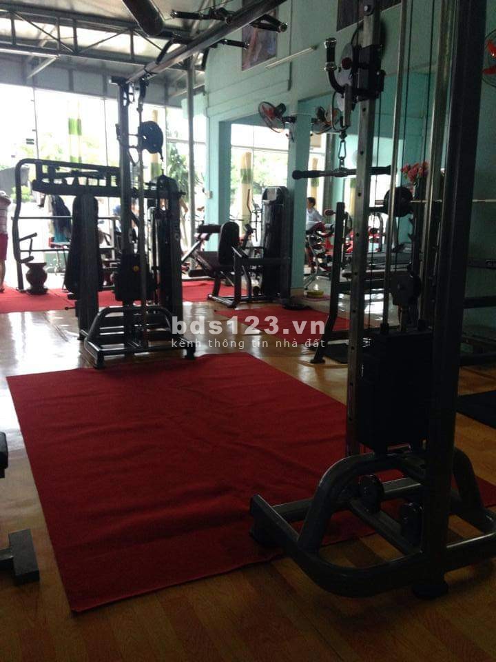 Cho thuê mặt bằng QL1A, có sẵn nhà và mặt tiền kính cường lực