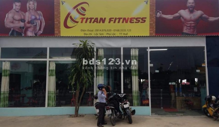 Cho thuê mặt bằng QL1A, có sẵn nhà và mặt tiền kính cường lực
