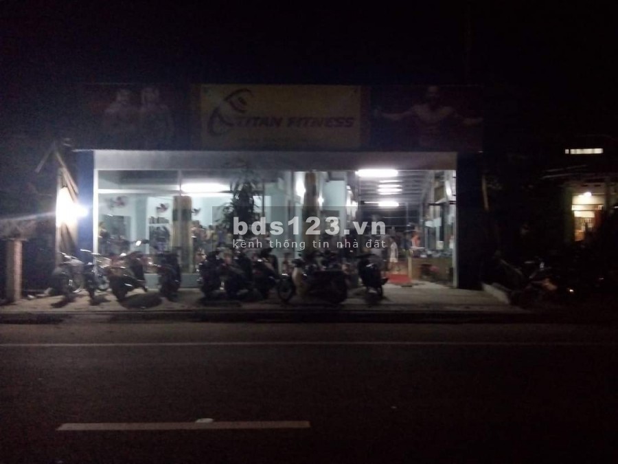 Cho thuê mặt bằng QL1A, có sẵn nhà và mặt tiền kính cường lực