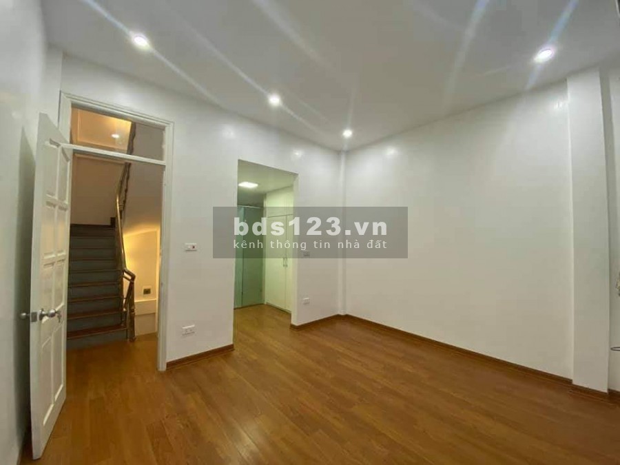 Ngõ 71 Hoàng Văn Thái dt 33m2, giá 3.75 tỷ tặng lại hết toàn bộ nội thất xịn sò, lh 0988969368