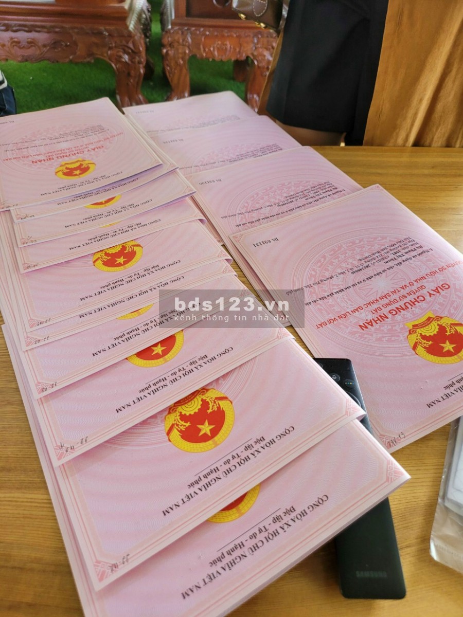 Hót Bung lụa 8 nền Phú Chánh Tân Uyên diện tích đa dạng dân cư đông giá chỉ 2,5tr/m2 sổ cầm tay