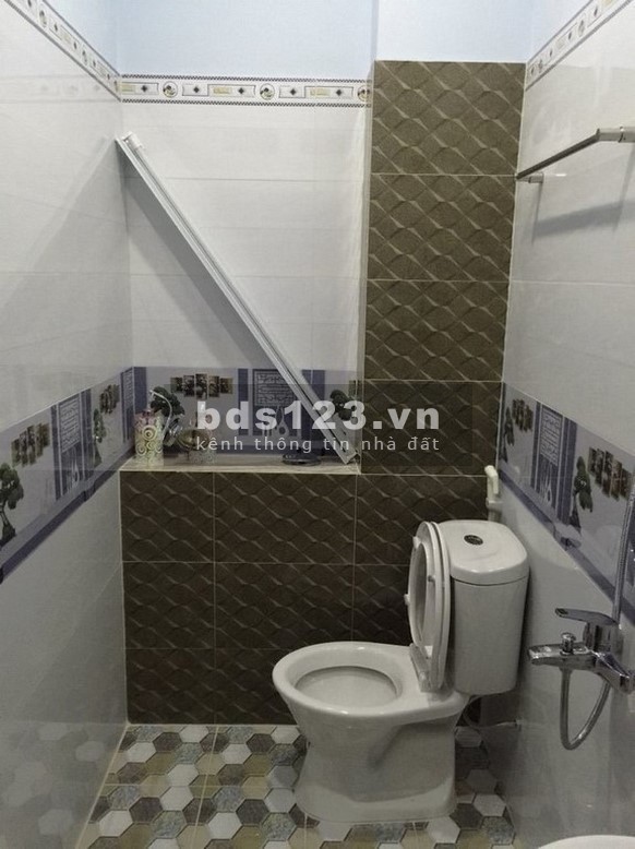 Nhà 1t 1l 2PN 2WC hẻm xe hơi gần chợ trường học cấp 1 2 3 cuối đường Lê Văn Khương