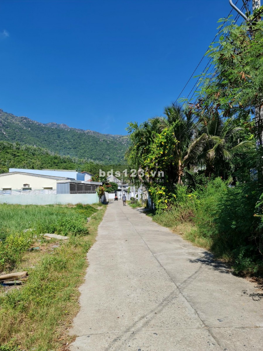 Bán đất siêu đẹp ngang 21m thôn Đắc Lộc, thành phố Nha Trang liên hệ 0906704785