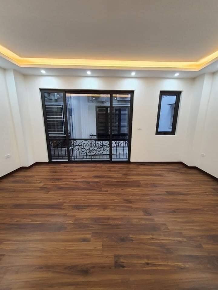 Bán Nhà Ngõ 898 Đường Láng, Đống Đa DT 38m2, 5 tầng đúc kiên có, giá 3 tỷ.