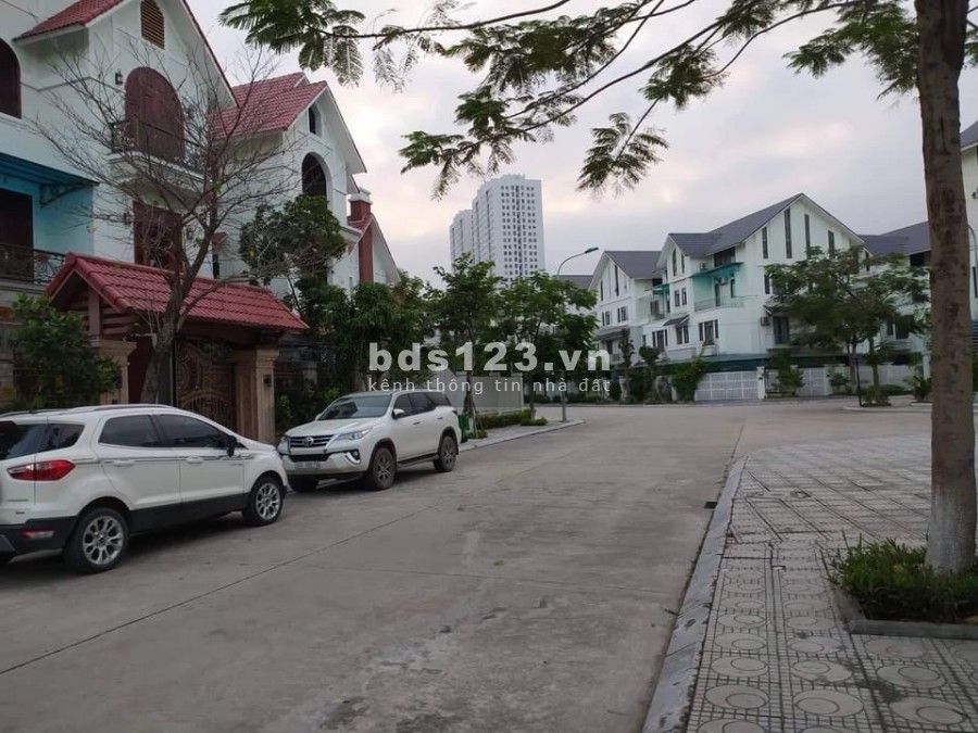 Bán nhà Lê trọng Tấn, siêu hiếm, Lô góc kinh doanh đỉnh, ô tô đua. 35m, 4T, giá 3,7ty
