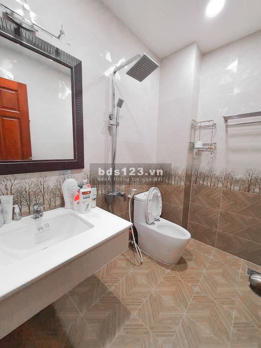 Xe hơi ngủ trong nhà hai mặt tiền hẻm 110m2, chỉ 10 tỷ Lê Quang Định, p7, Quận Bình Thạnh