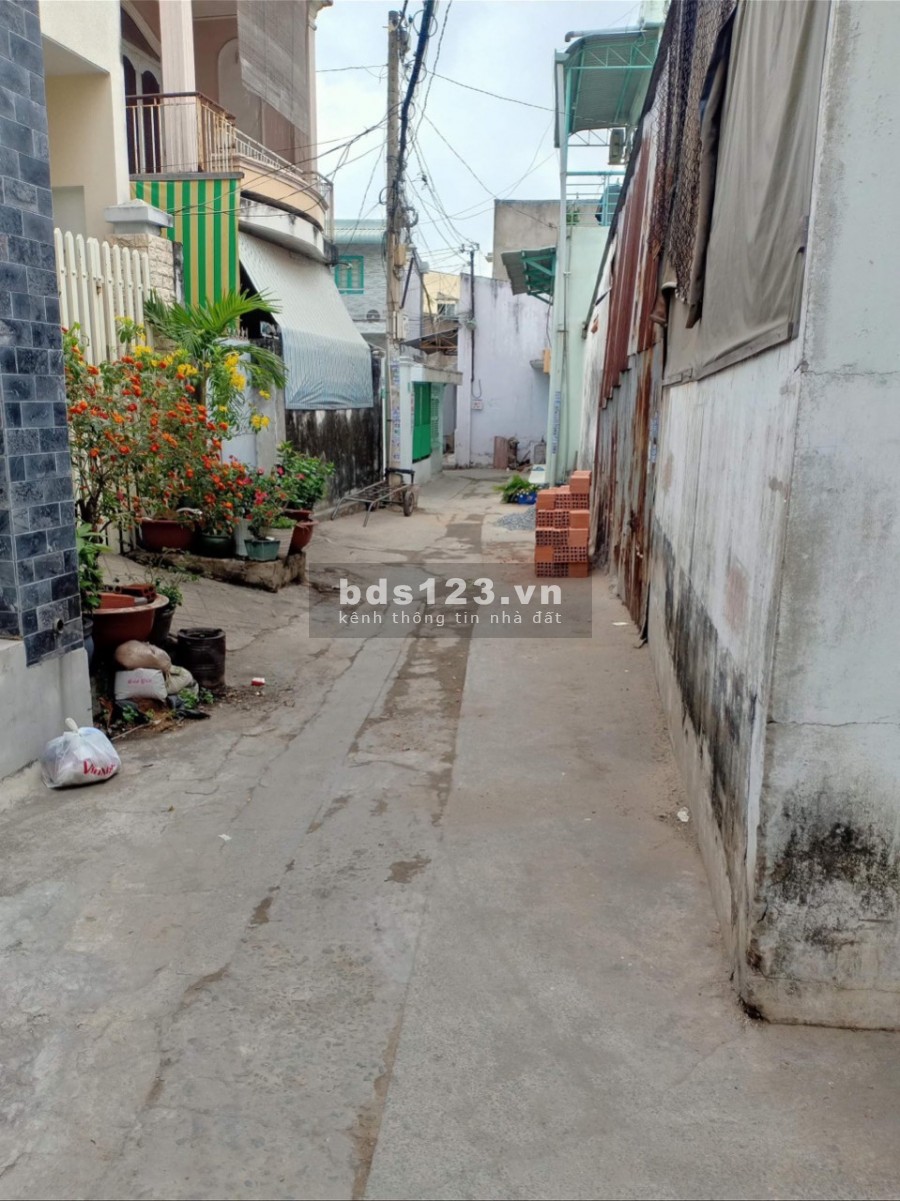 Nhà nở hậu Linh Tây, sổ hồng riêng, gần chợ Thủ Đức, hướng Tây Nam